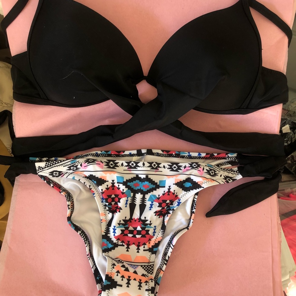 NEW! Two Piece Swim Suit Push Up Criss Cross - Picture 5 of 6